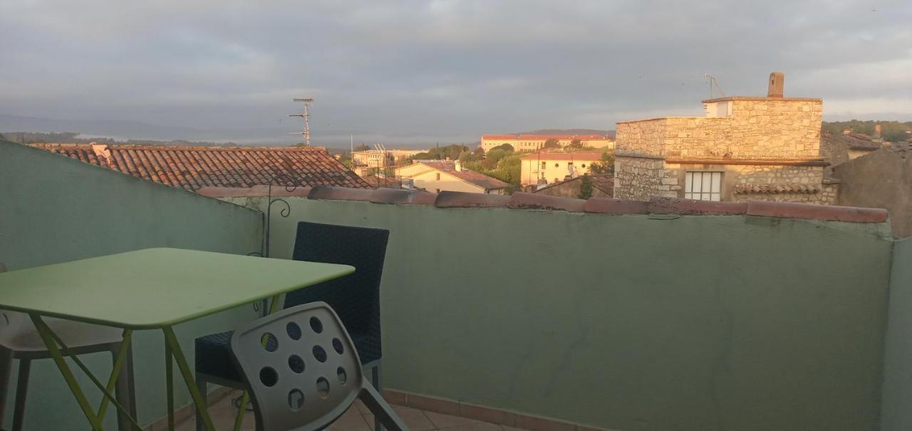 Duplex De Charme Avec Terrasse Au Coeur Du Village Lorgues Dış mekan fotoğraf