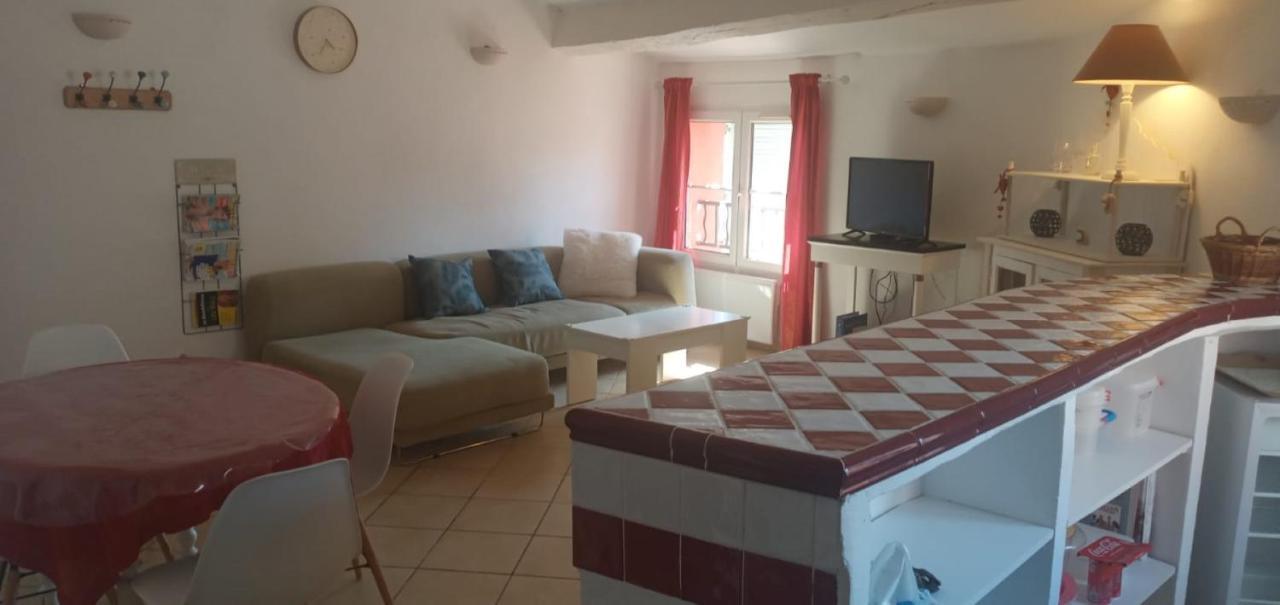 Duplex De Charme Avec Terrasse Au Coeur Du Village Lorgues Dış mekan fotoğraf