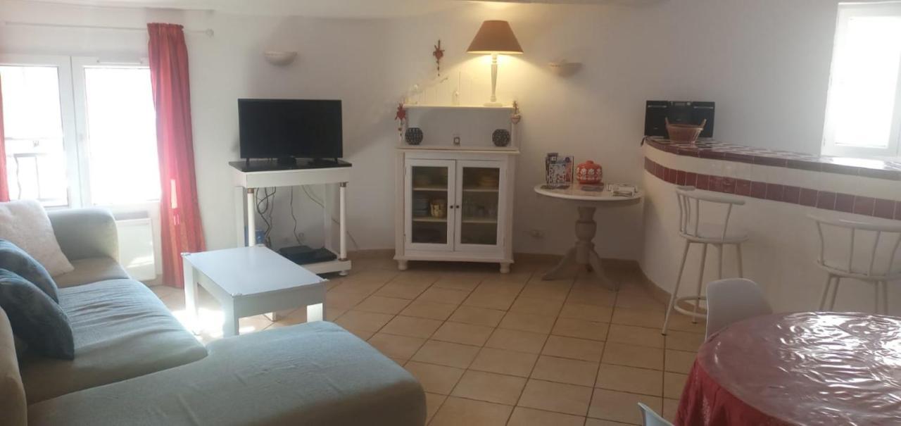 Duplex De Charme Avec Terrasse Au Coeur Du Village Lorgues Dış mekan fotoğraf