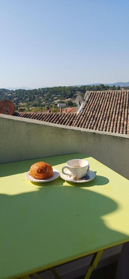 Duplex De Charme Avec Terrasse Au Coeur Du Village Lorgues Dış mekan fotoğraf