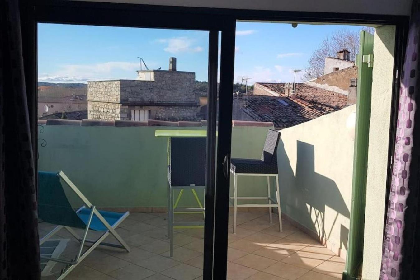 Duplex De Charme Avec Terrasse Au Coeur Du Village Lorgues Dış mekan fotoğraf