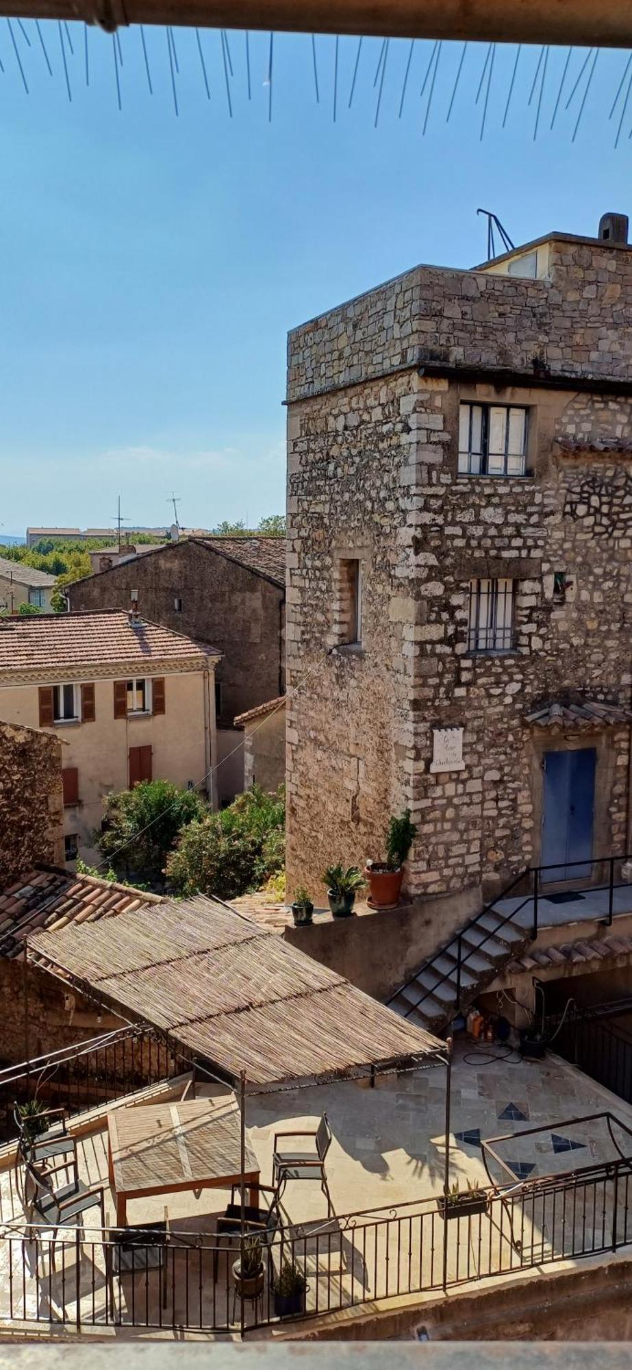 Duplex De Charme Avec Terrasse Au Coeur Du Village Lorgues Dış mekan fotoğraf