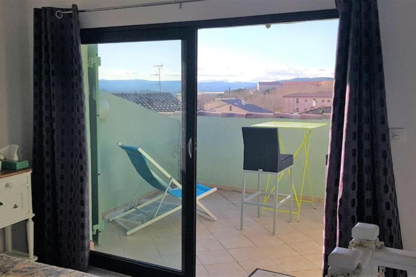 Duplex De Charme Avec Terrasse Au Coeur Du Village Lorgues Dış mekan fotoğraf